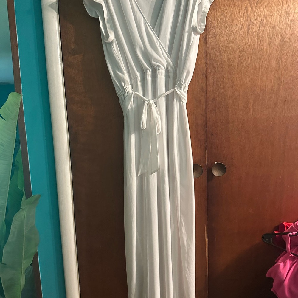 Express white long dress with slit. XL